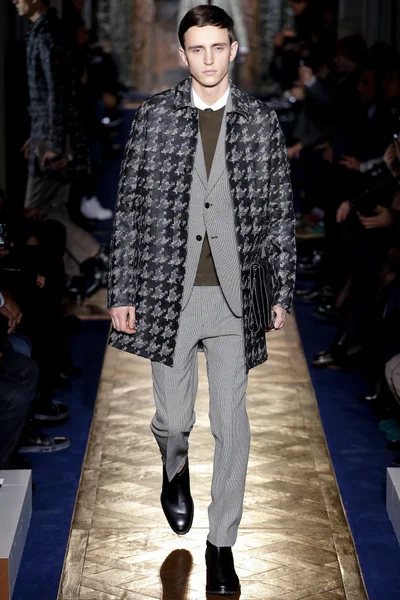 Look 10